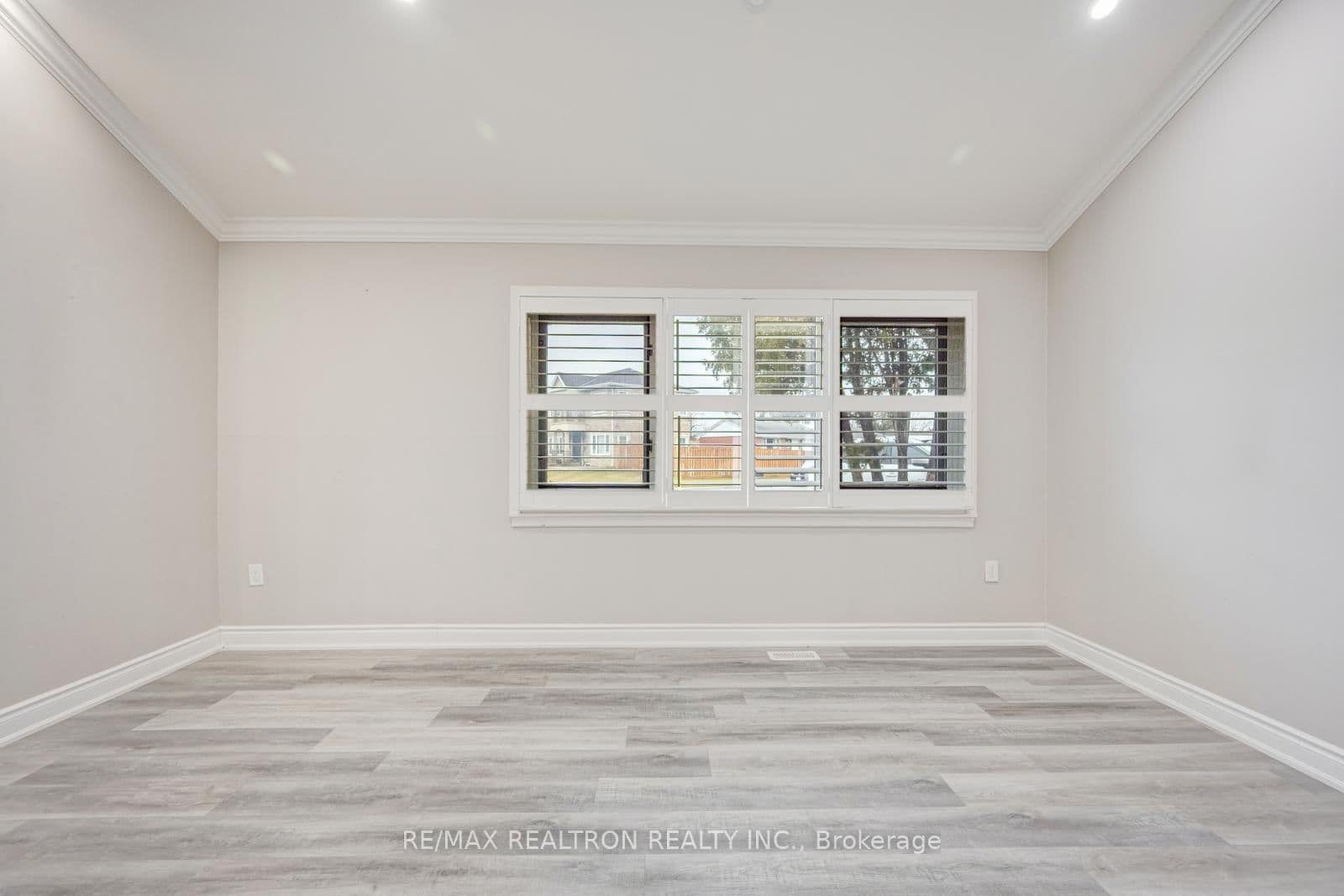 30 Lawrence Crescent thumbnail 9