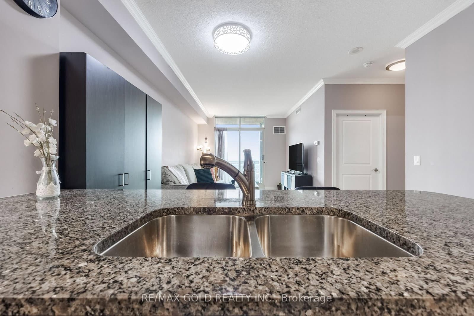100 John Street, Unit 2407 thumbnail 14