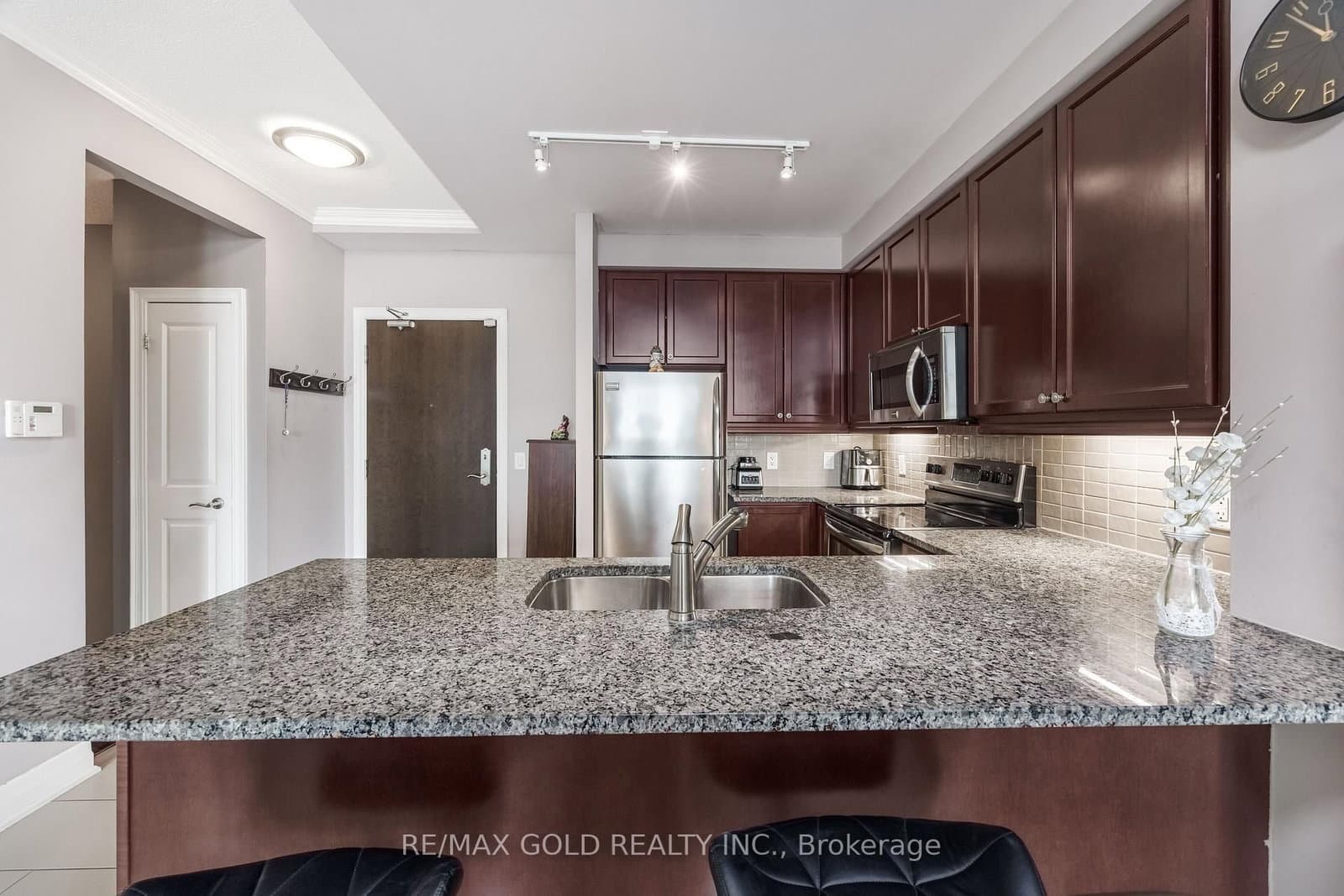 100 John Street, Unit 2407 thumbnail 33