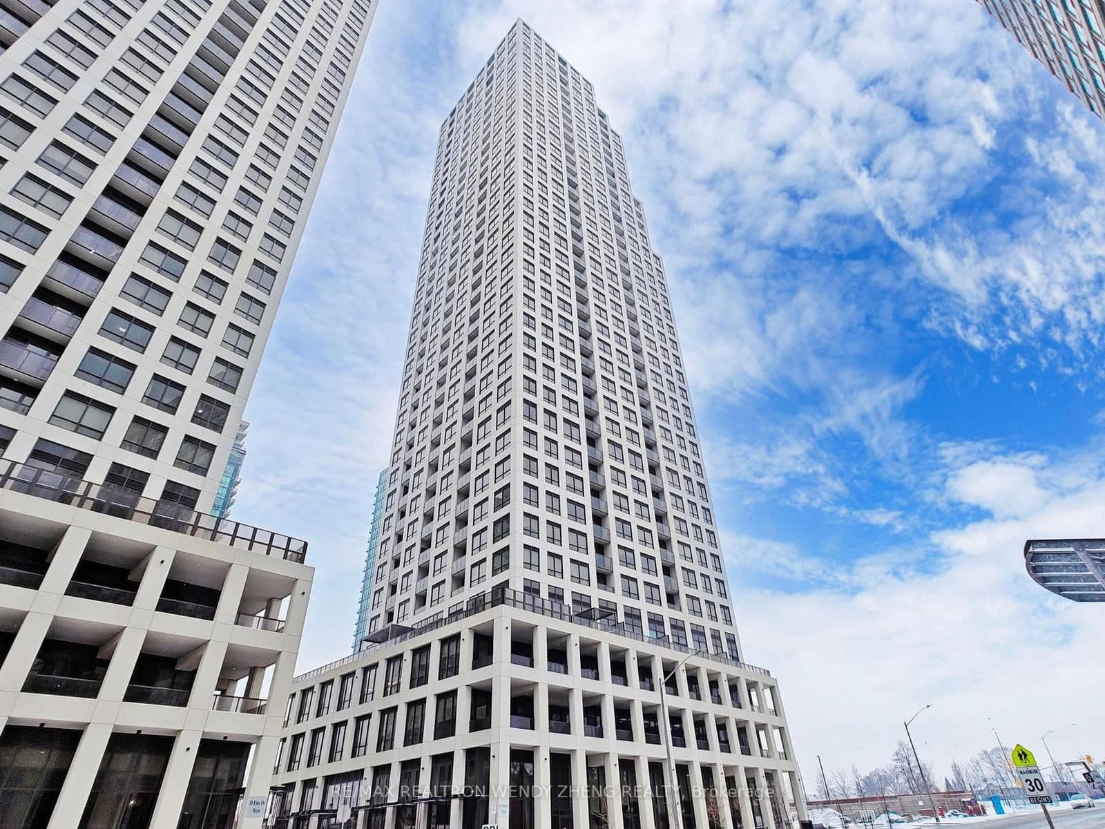 36 Elm Drive W, Unit 1801