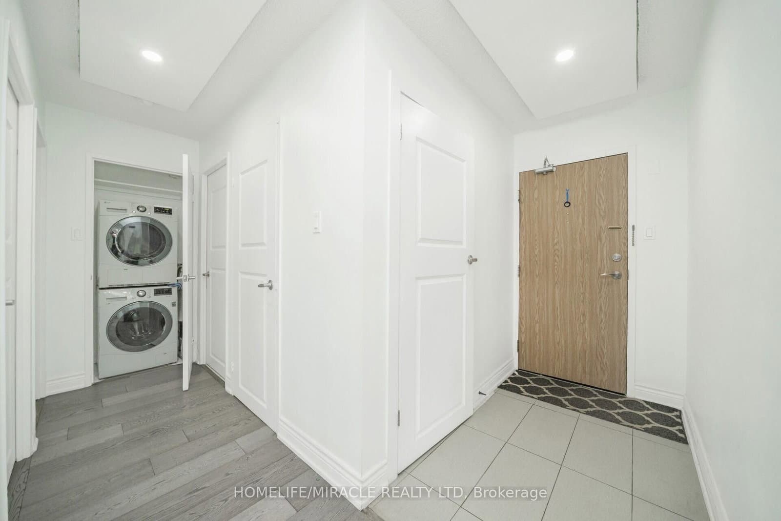 8 Lisa Street, Unit 1802 thumbnail 17