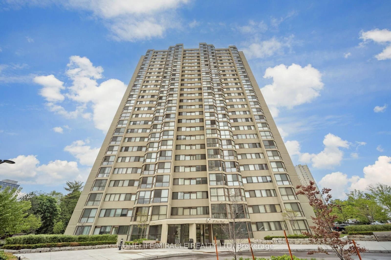 8 Lisa Street, Unit 1802 thumbnail 2