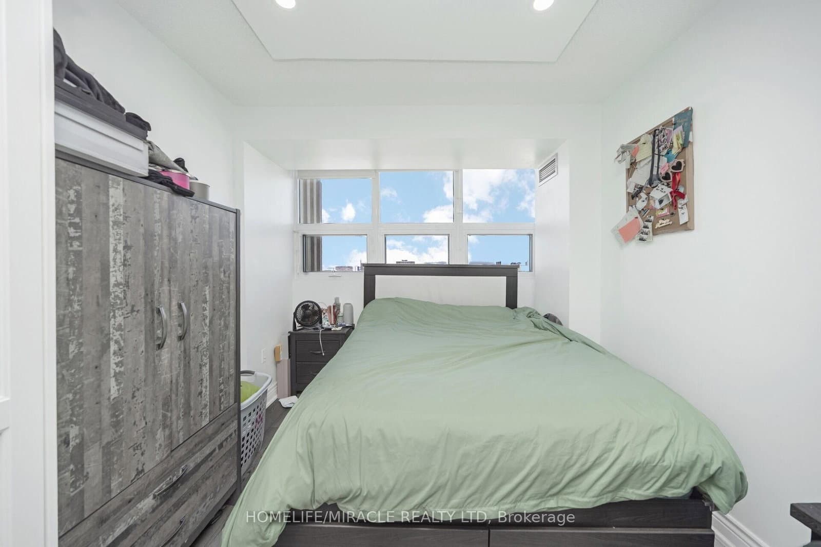 8 Lisa Street, Unit 1802 thumbnail 40