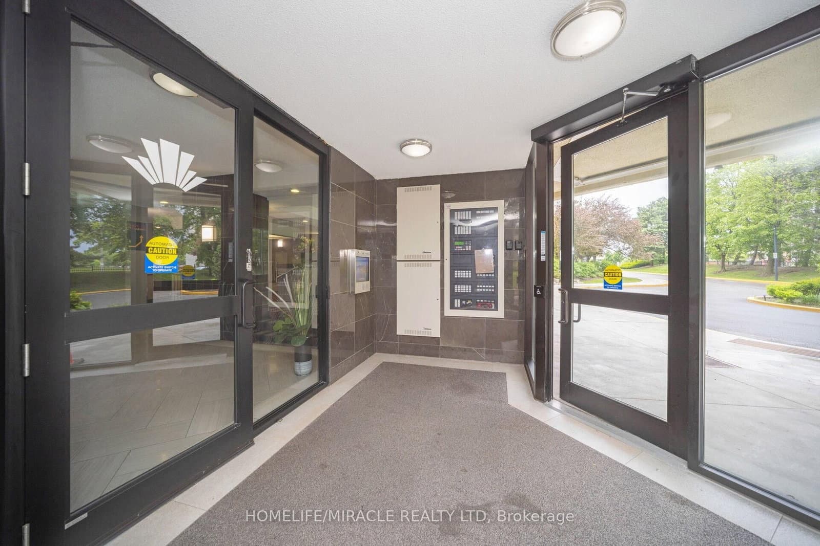 8 Lisa Street, Unit 1802 thumbnail 9