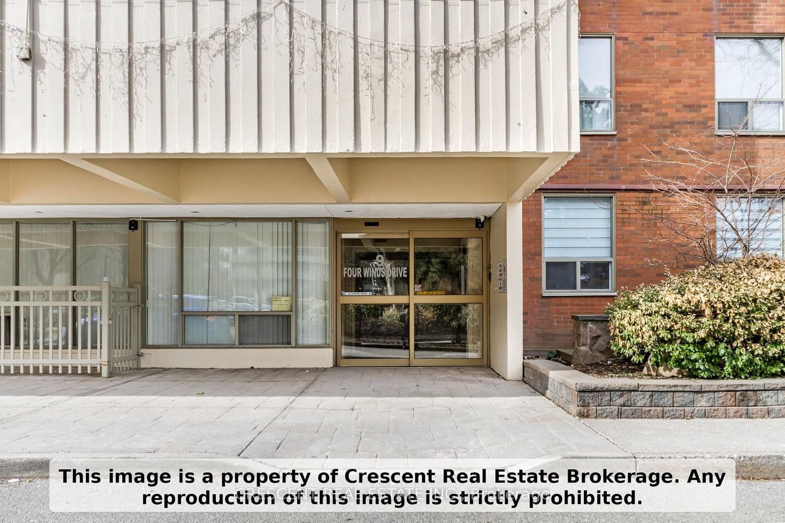 9 Four Winds Drive SW, Unit 710 thumbnail 2