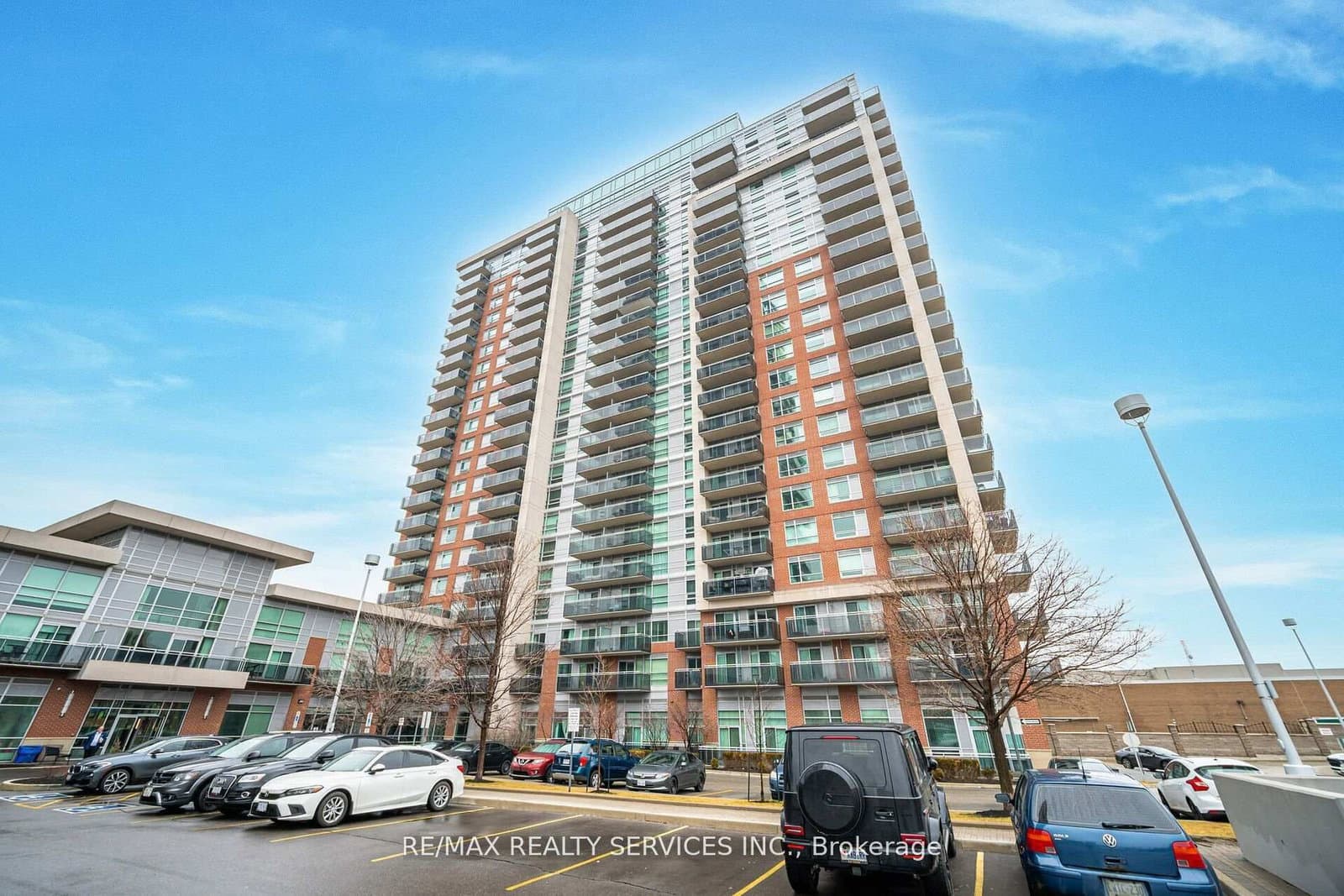#2009 - 215 Queen Street E