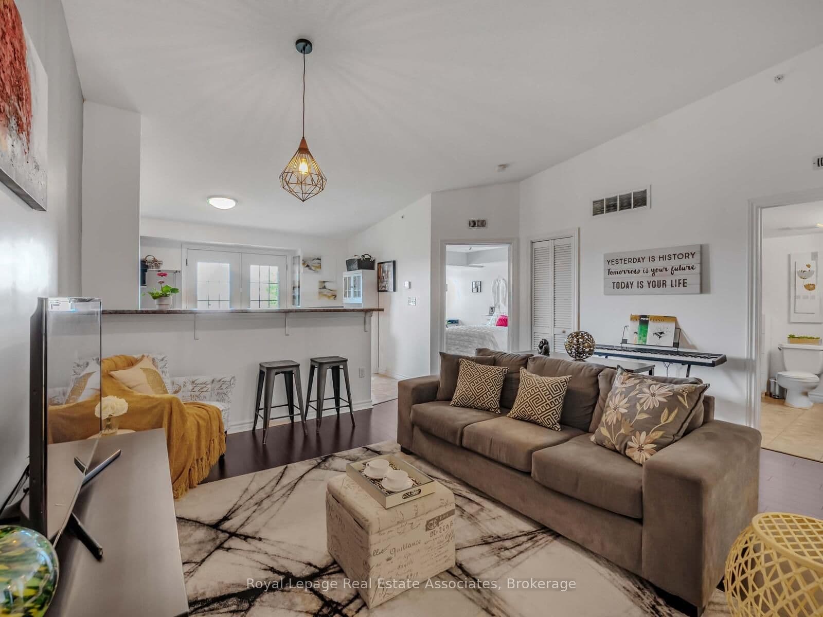#405 - 1390 Main Street E