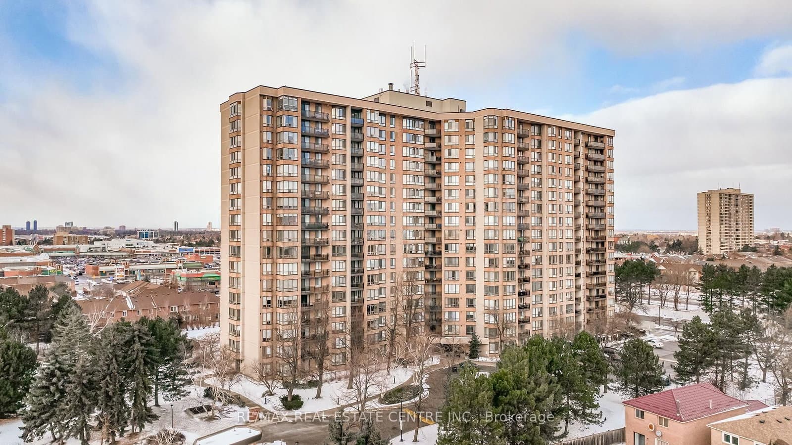 #806 - 20 Cherrytree Drive