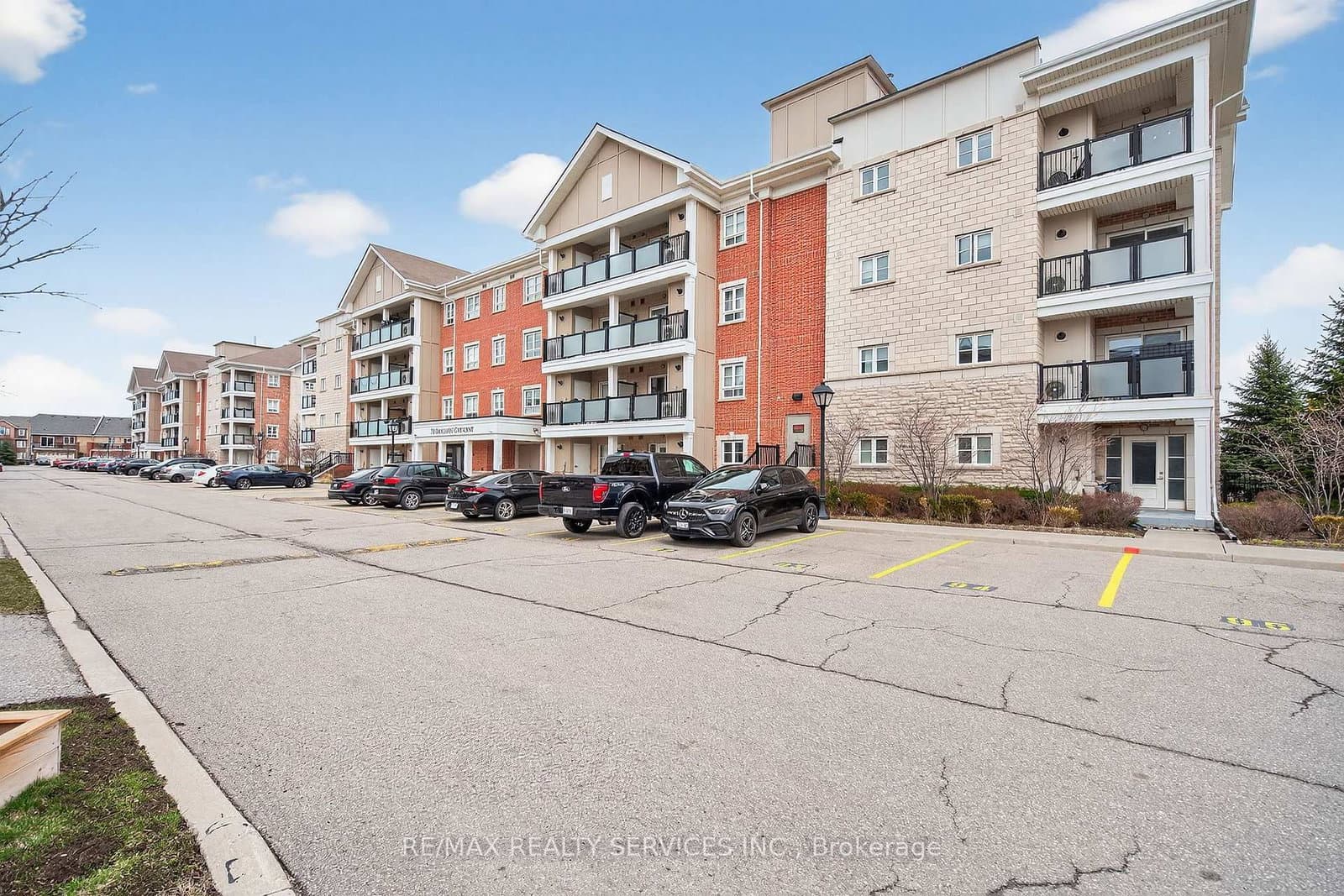70 Baycliffe Crescent, Unit 301 thumbnail 17