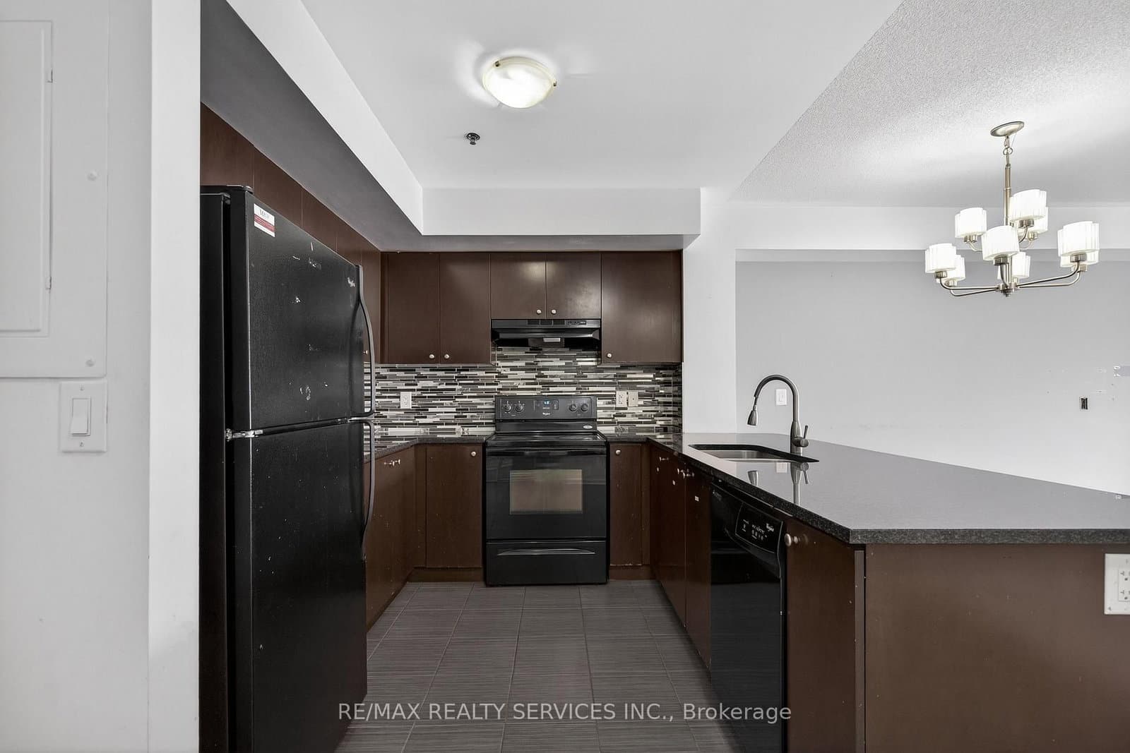 70 Baycliffe Crescent, Unit 301 thumbnail 21