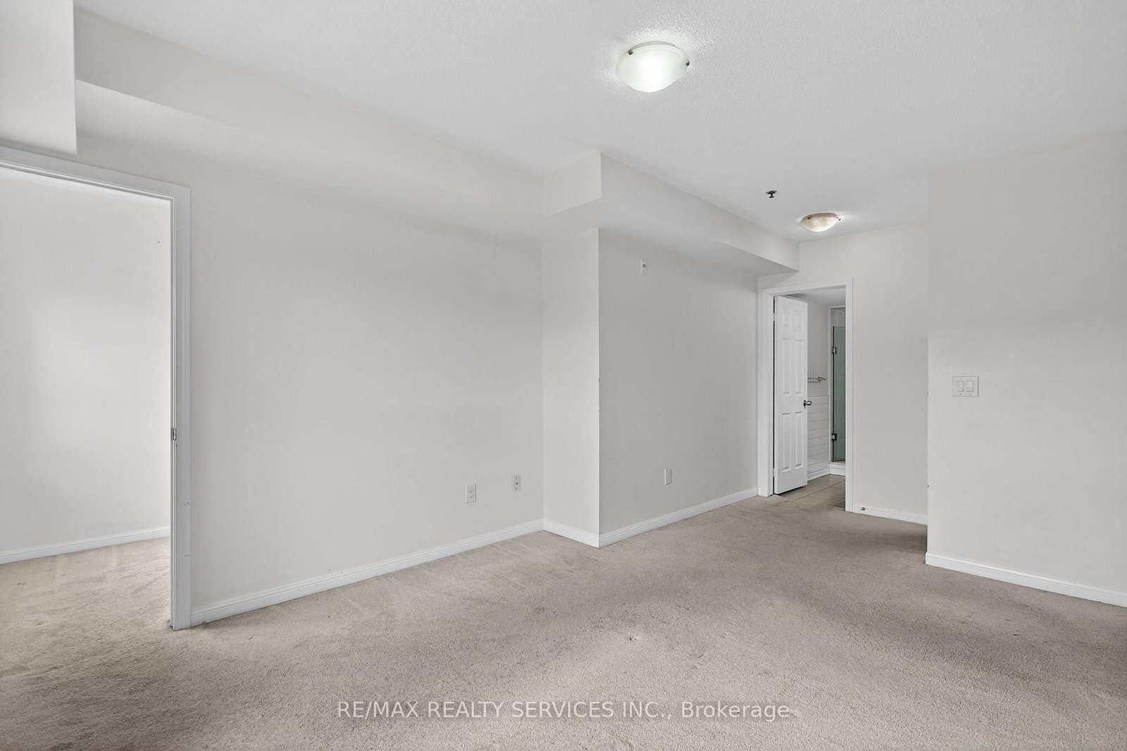 70 Baycliffe Crescent, Unit 301 thumbnail 32