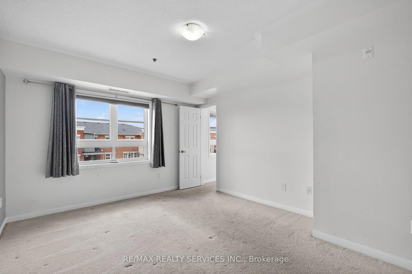 70 Baycliffe Crescent, Unit 301 thumbnail 37