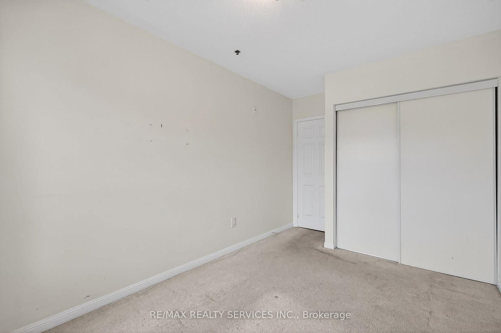 70 Baycliffe Crescent, Unit 301 thumbnail 43