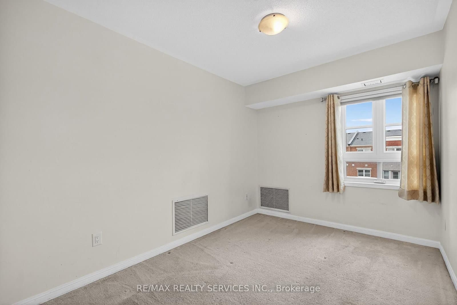 70 Baycliffe Crescent, Unit 301 thumbnail 44