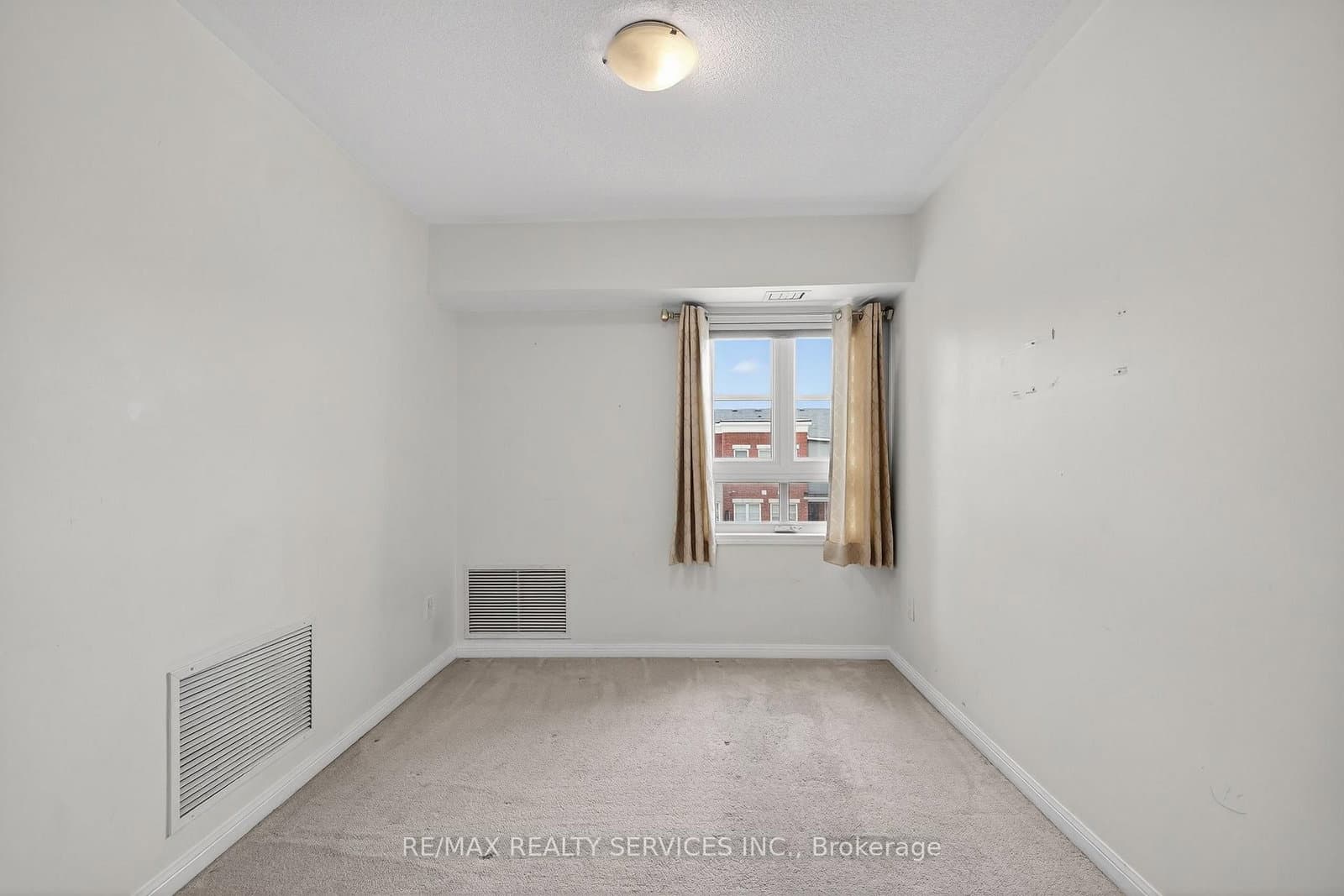 70 Baycliffe Crescent, Unit 301 thumbnail 46