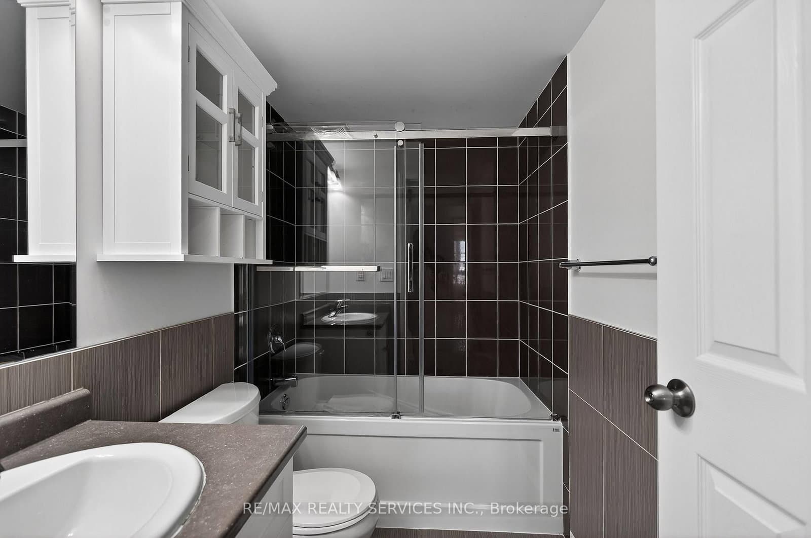 70 Baycliffe Crescent, Unit 301 thumbnail 48