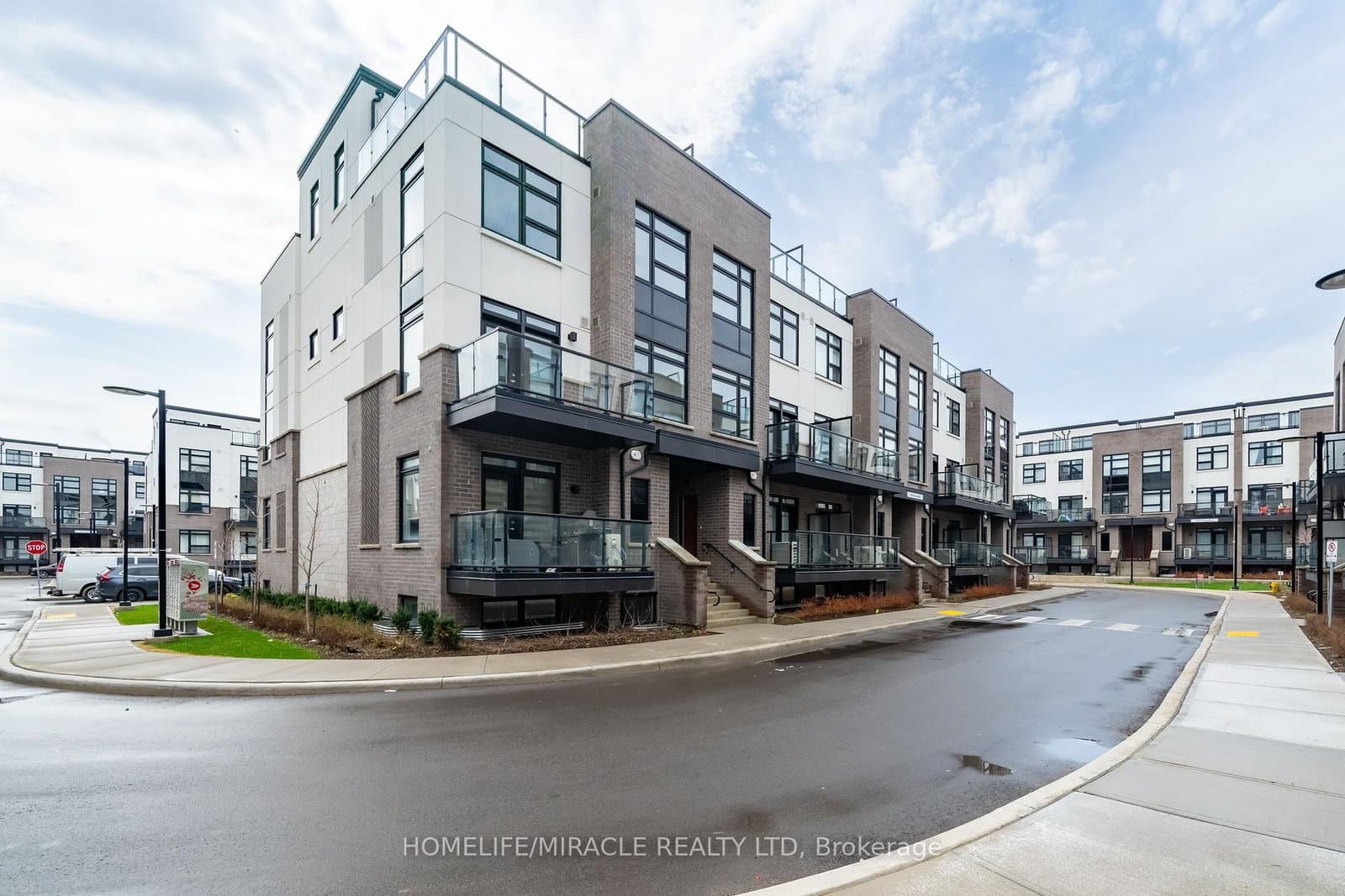 ##104 - 1593 Rose Way