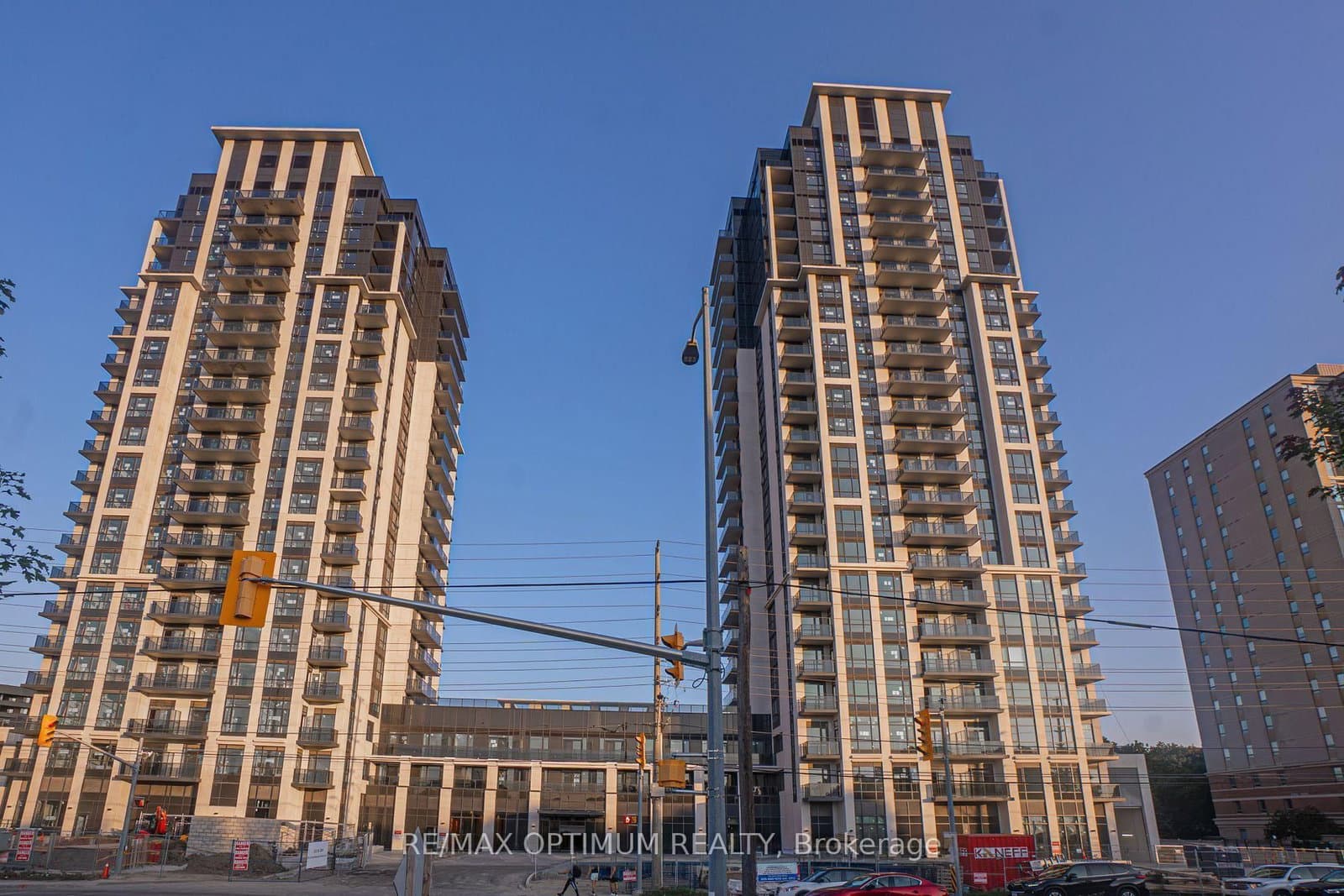 202 Burnhamthorpe Road E, Unit 803