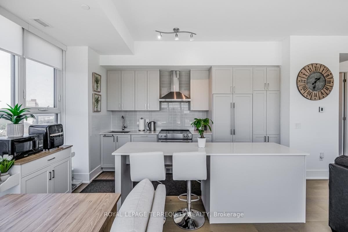 1063 Douglas McCurdy Common, Unit 702 thumbnail 6