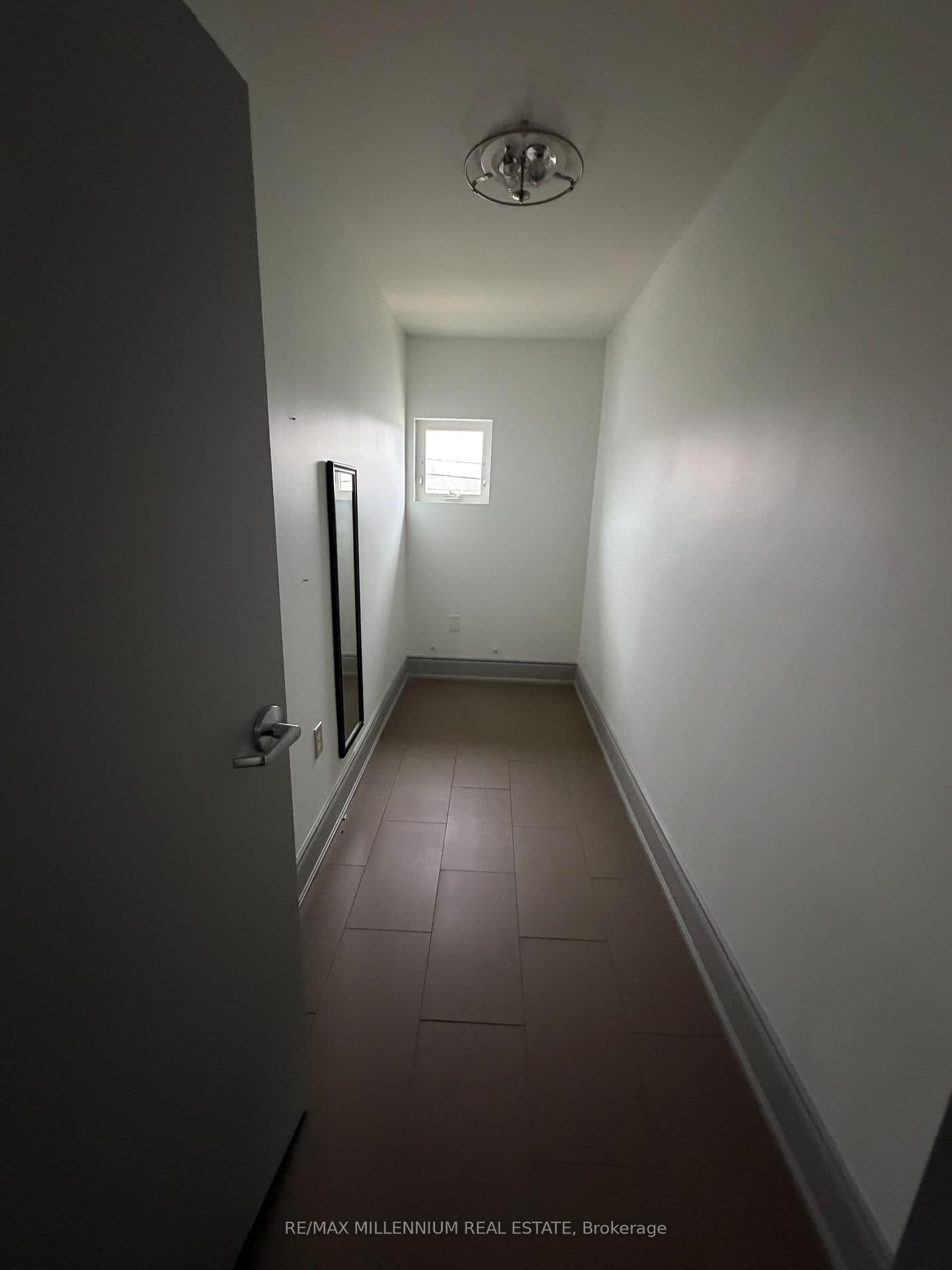 418 Plains Road E thumbnail 4