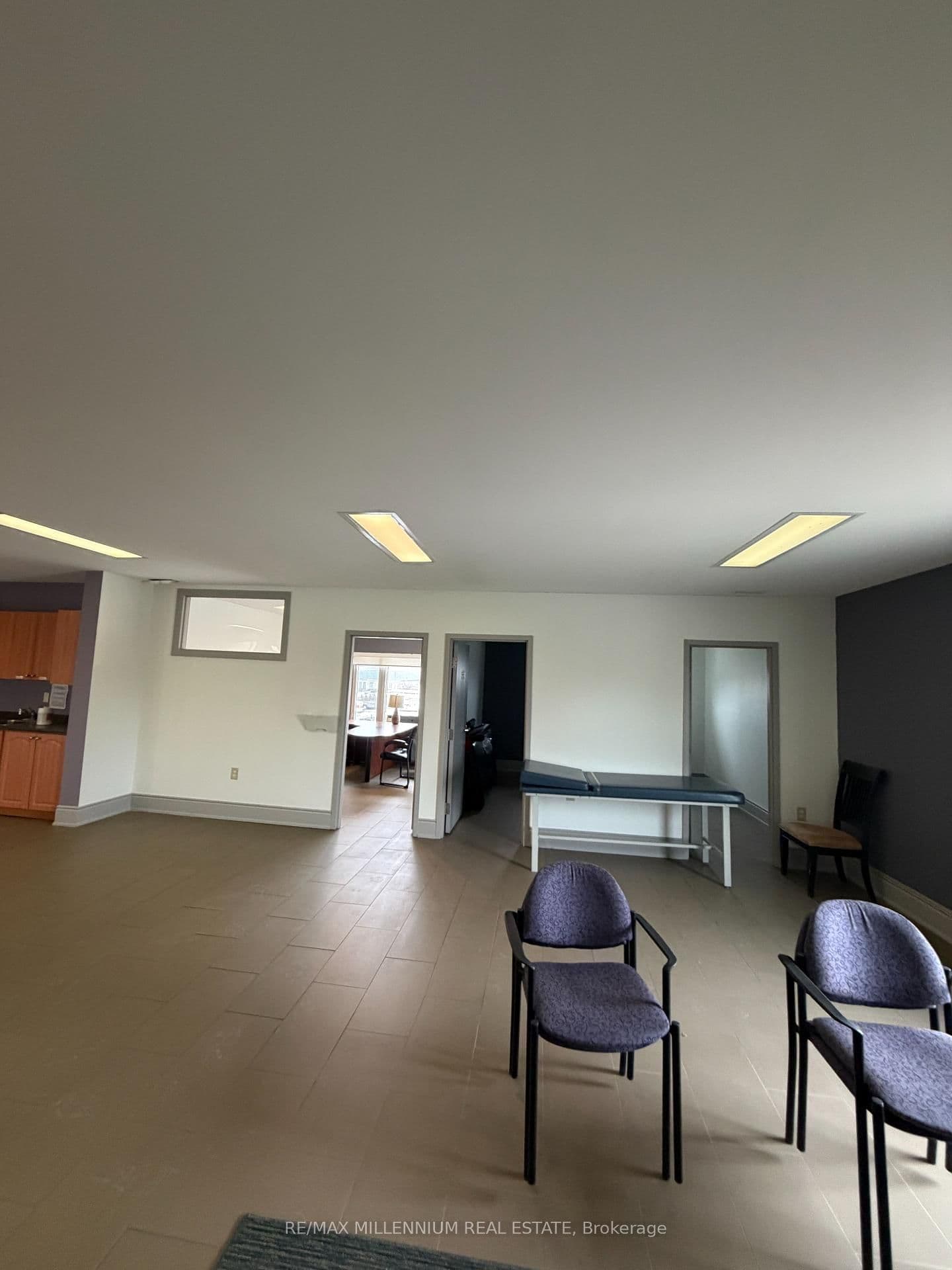 418 Plains Road E thumbnail 8