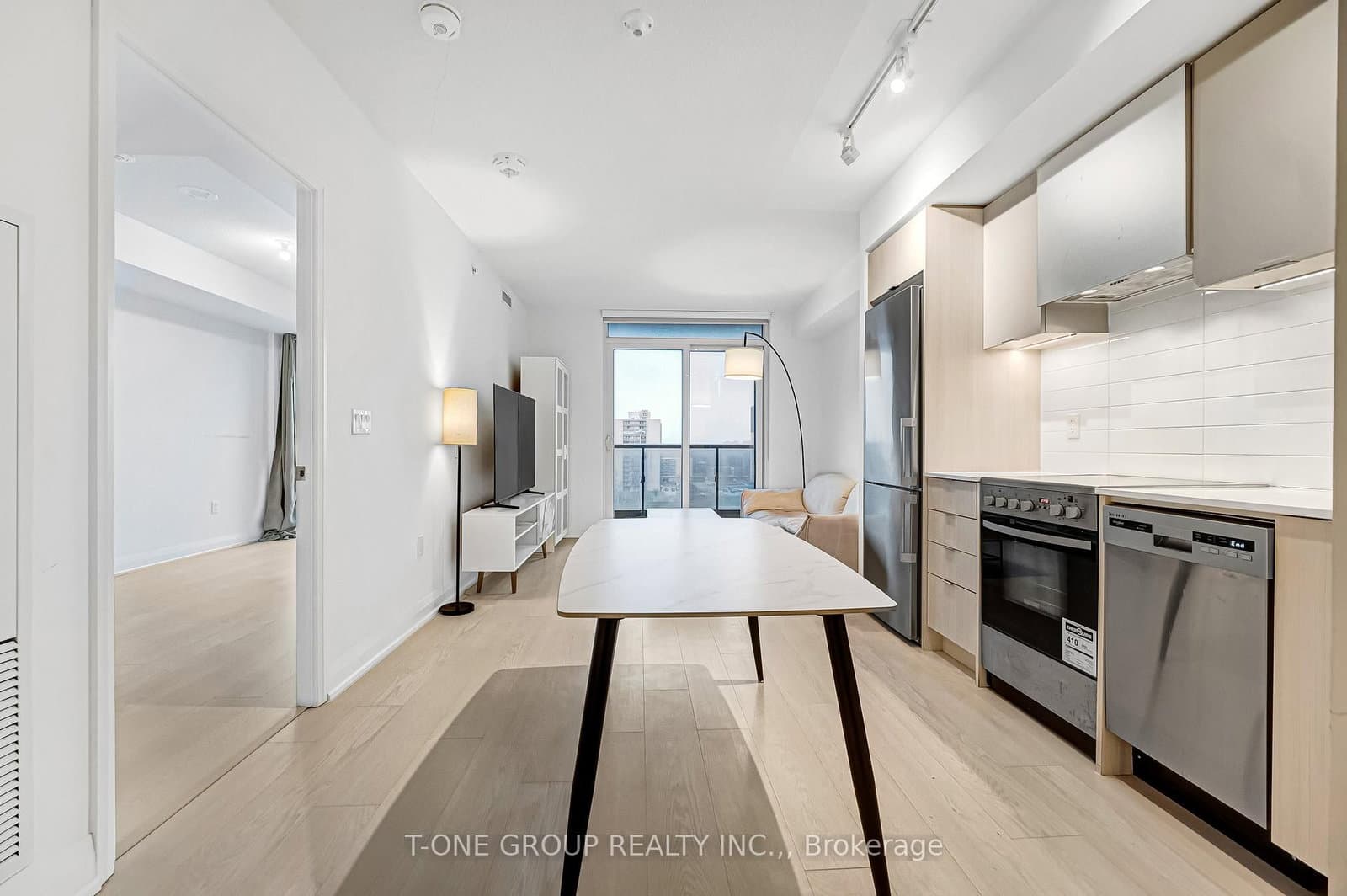 #918 - 10 Gibbs Road