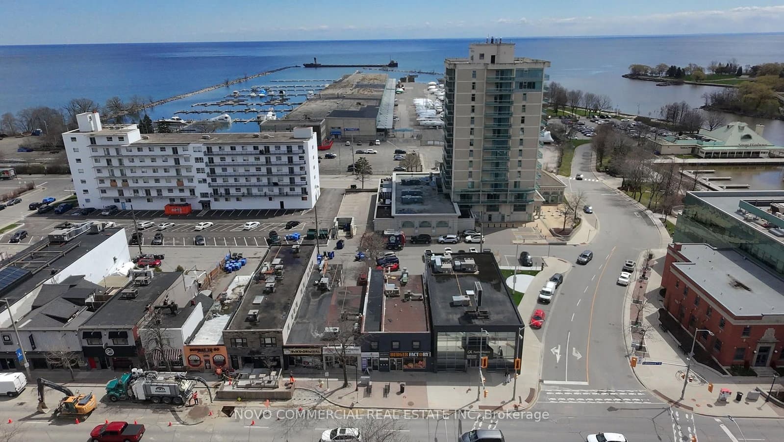 39 Lakeshore Road E thumbnail 3
