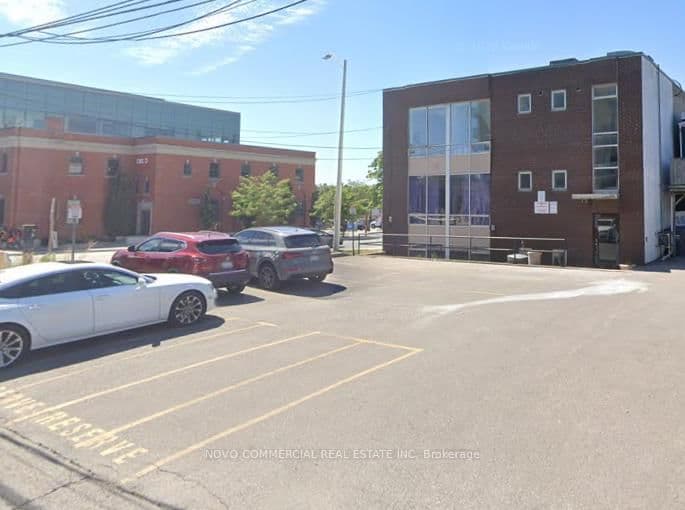 39 Lakeshore Road E thumbnail 7