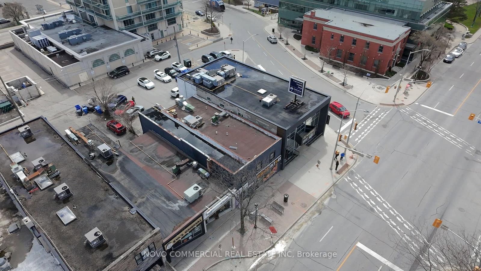 47 Lakeshore Road E thumbnail 3