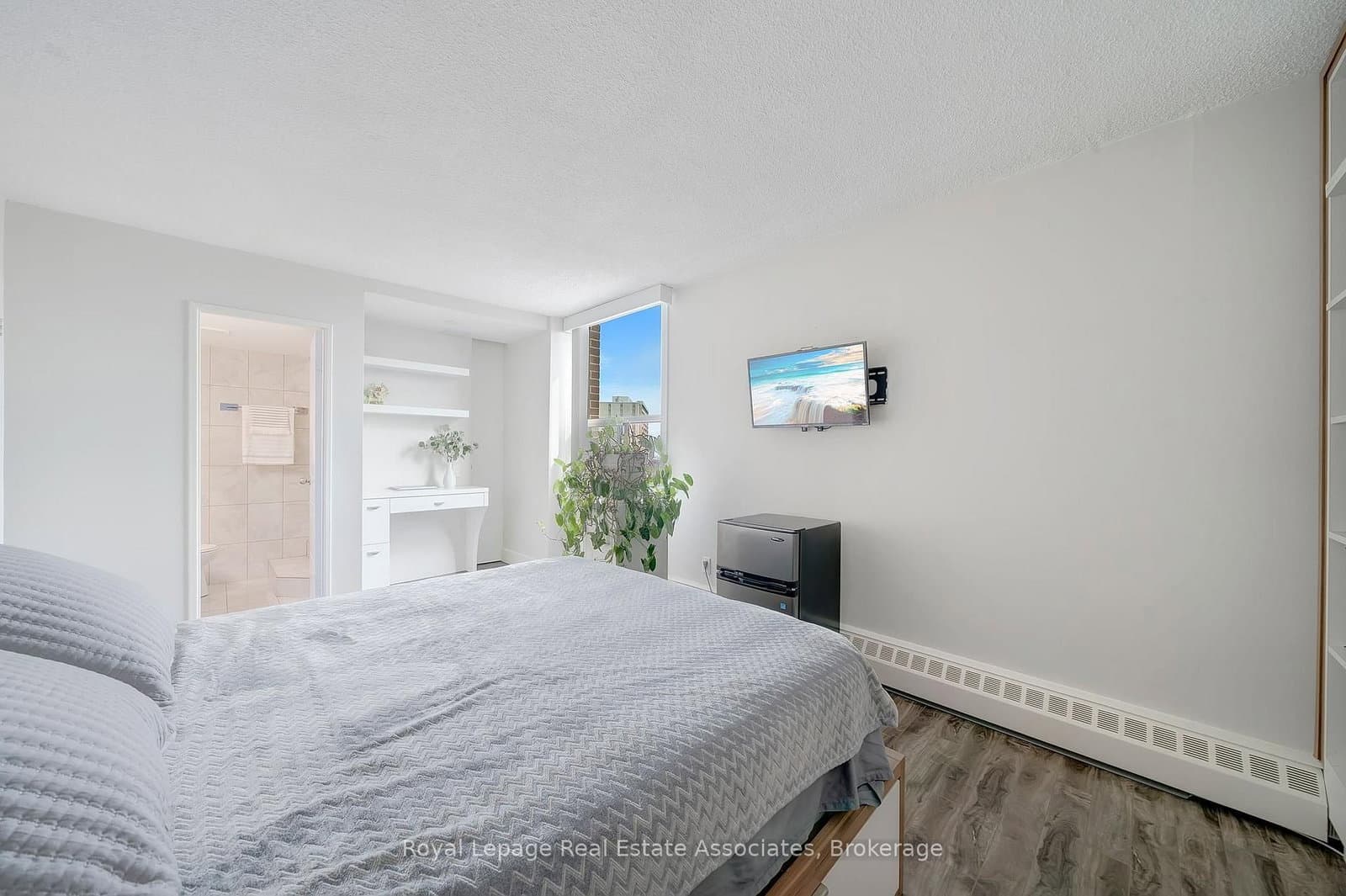 335 Mill Road, Unit 1406 thumbnail 20