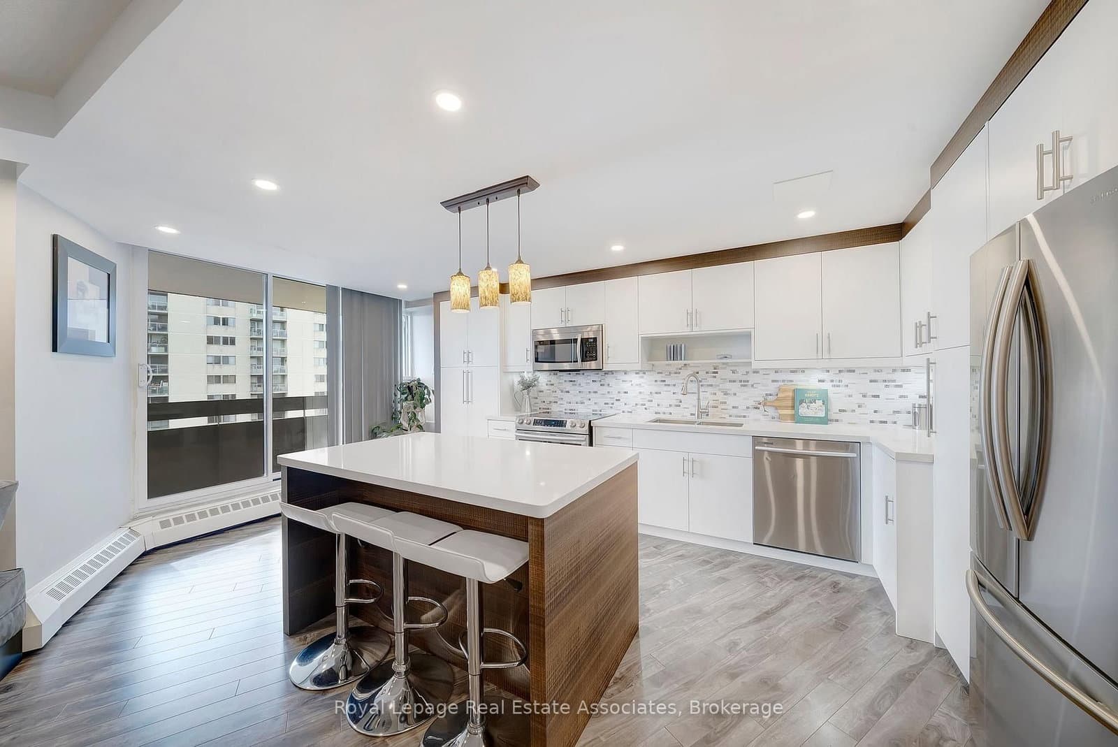 335 Mill Road, Unit 1406 thumbnail 4