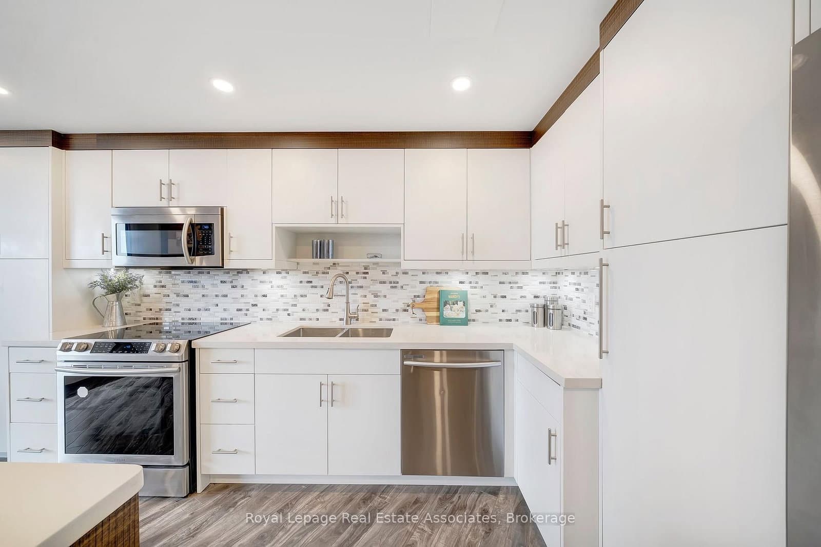 335 Mill Road, Unit 1406 thumbnail 5