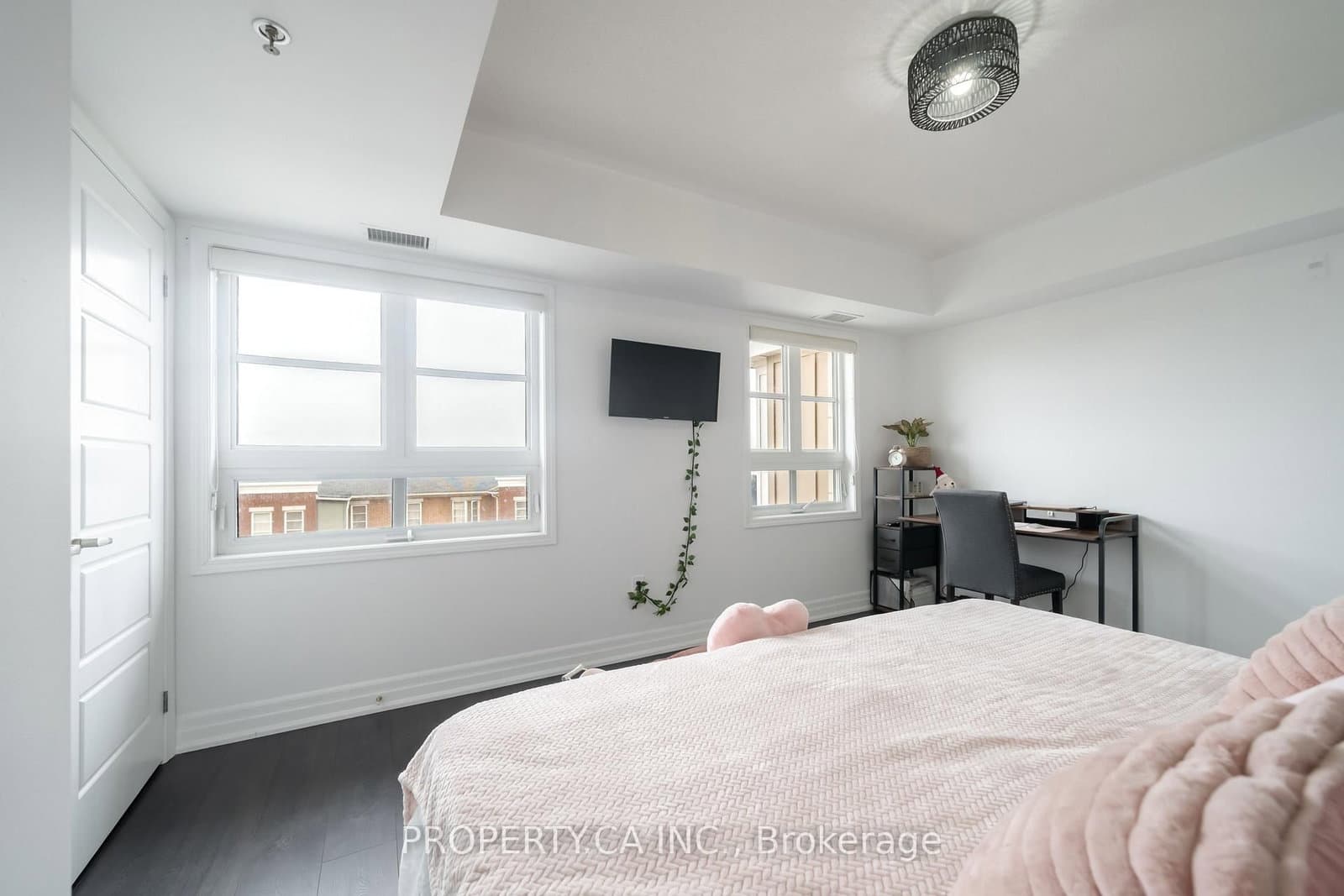 70 Baycliffe Crescent, Unit 412 thumbnail 16