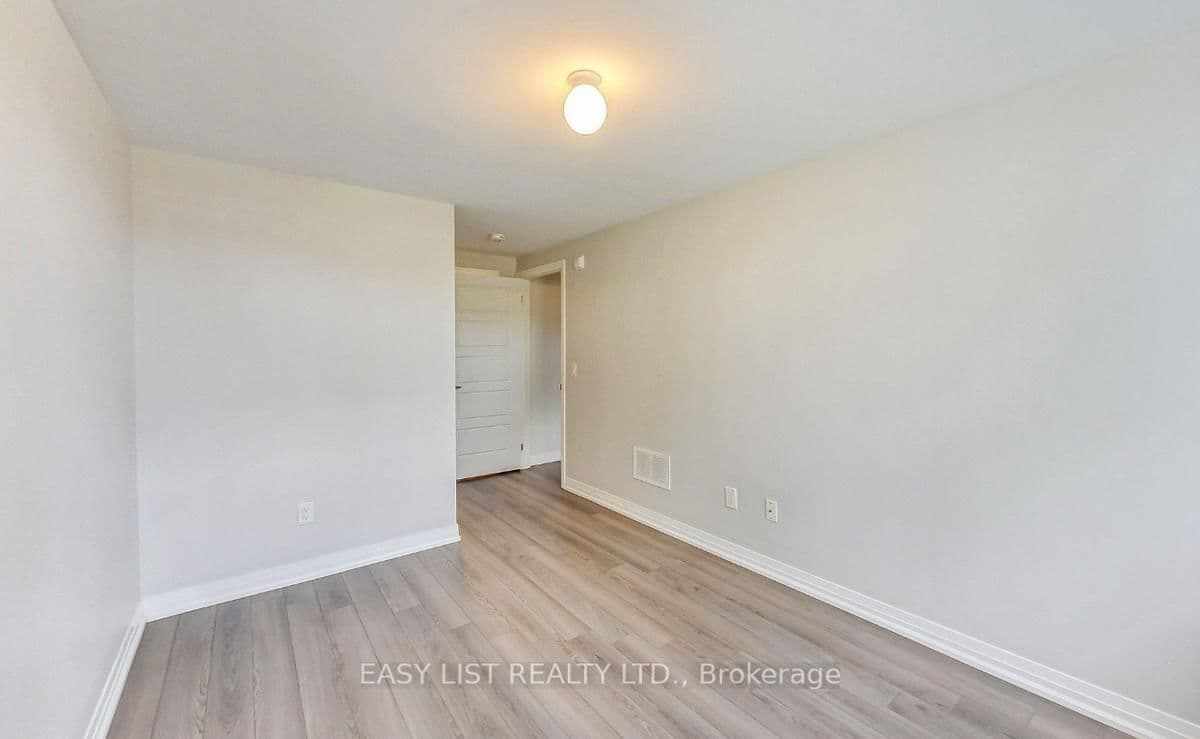 1210 Main Street E, Unit 102 thumbnail 10