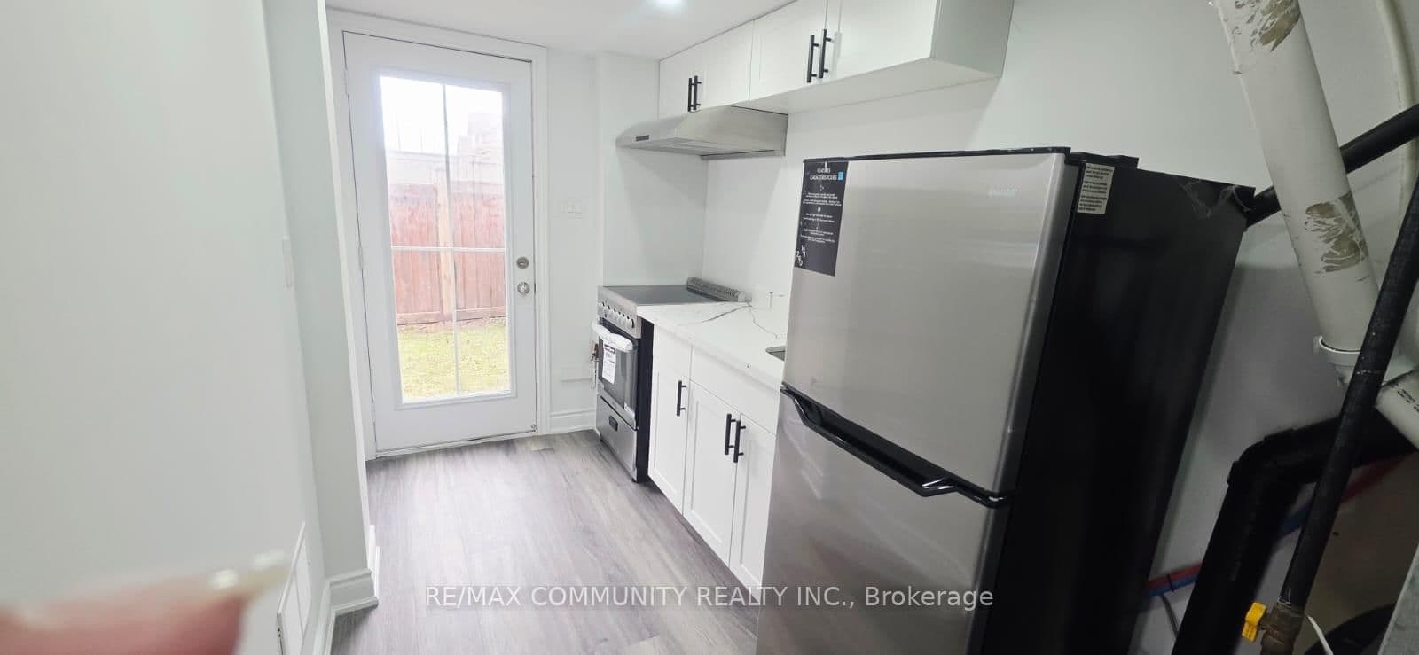 50 Rockman Crescent, Unit Lower thumbnail 2