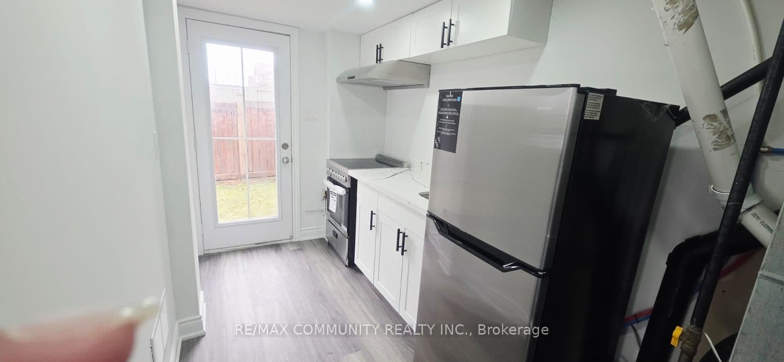 50 Rockman Crescent, Unit Lower thumbnail 3