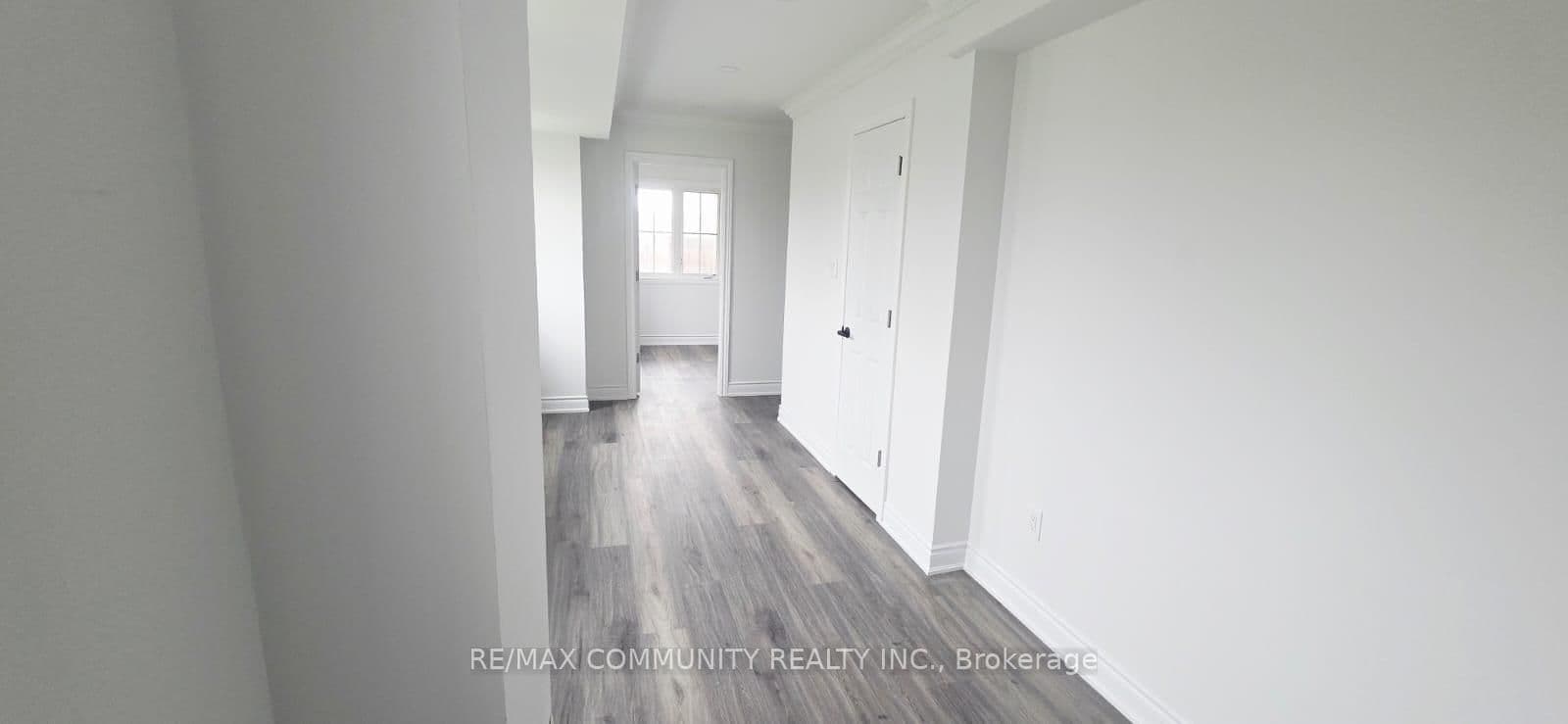 50 Rockman Crescent, Unit Lower thumbnail 4