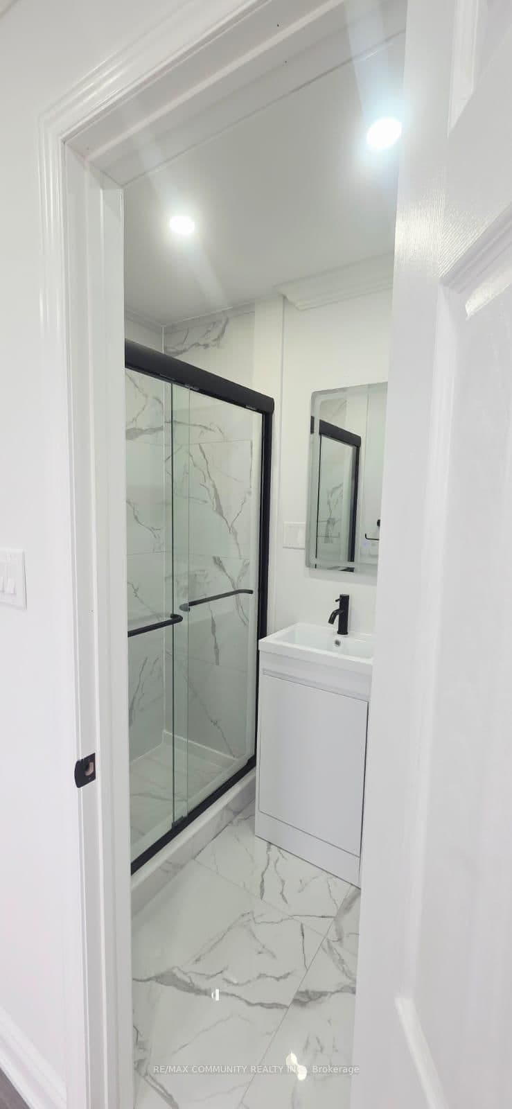 50 Rockman Crescent, Unit Lower thumbnail 5