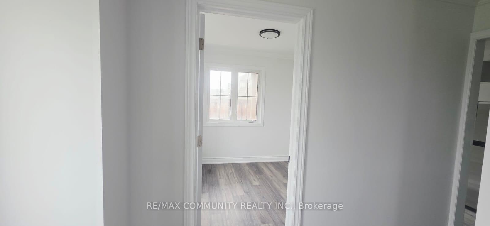 50 Rockman Crescent, Unit Lower thumbnail 9