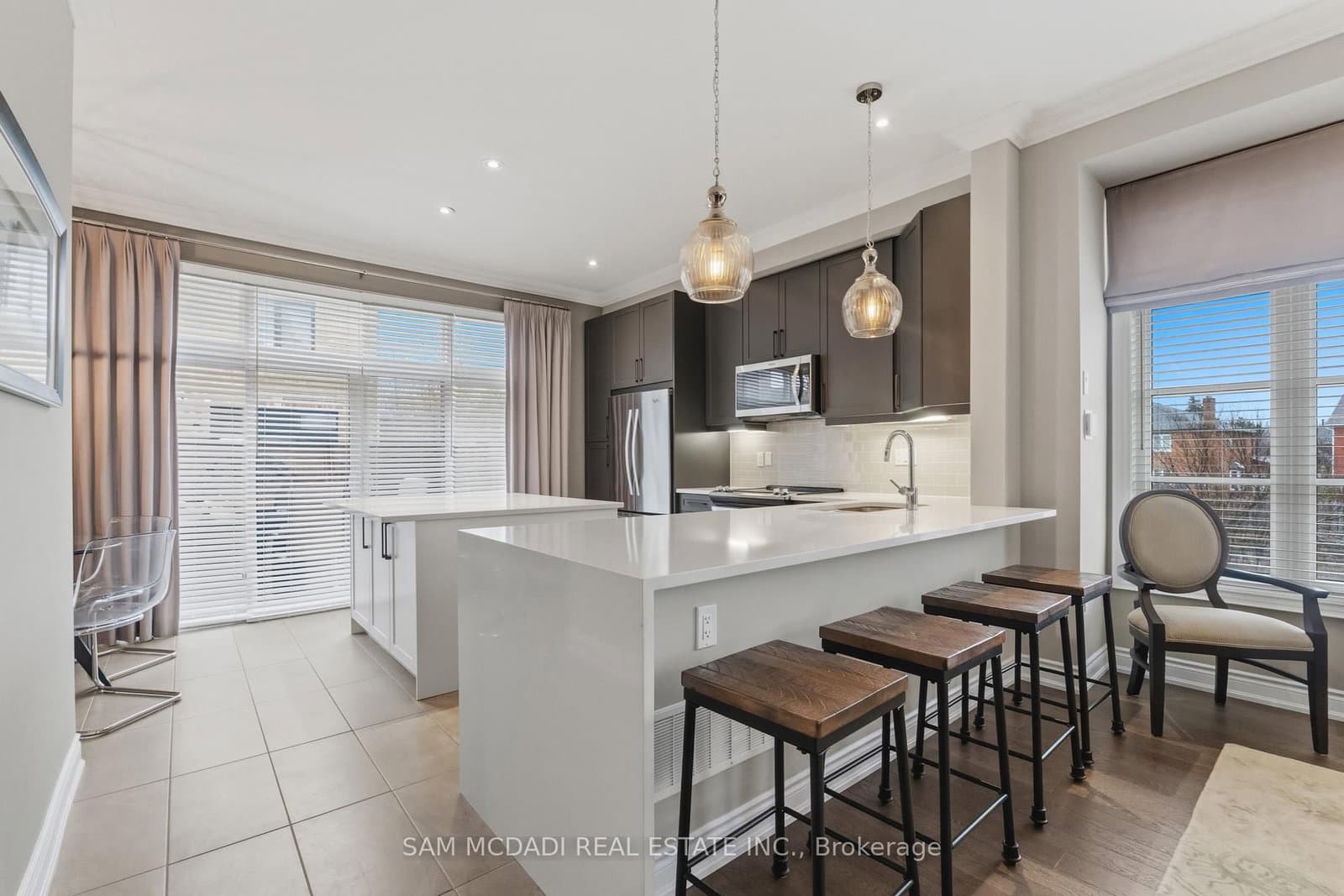 2029 Queensborough Gate thumbnail 14