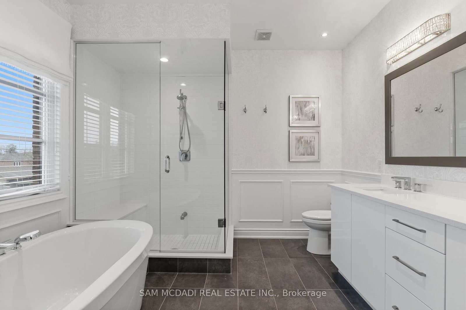 2029 Queensborough Gate thumbnail 23