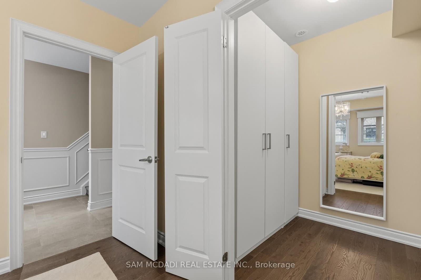 2029 Queensborough Gate thumbnail 7