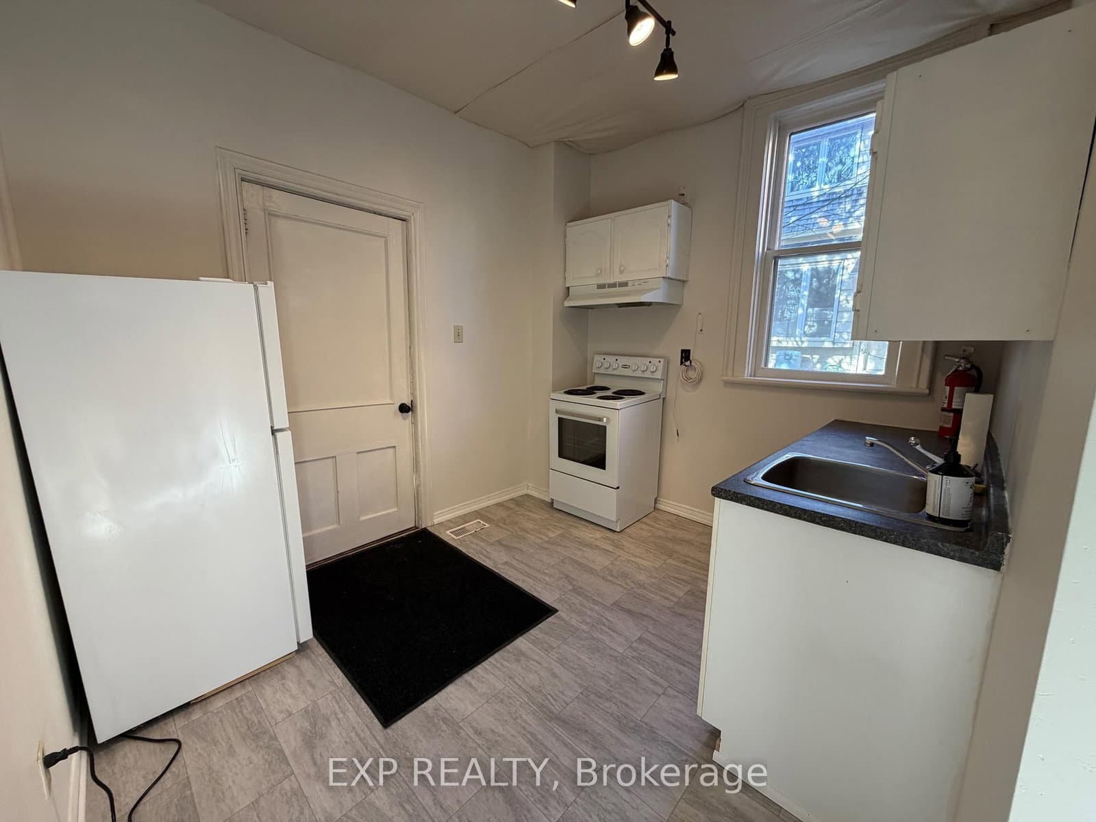 30 First Avenue, Unit Main thumbnail 19