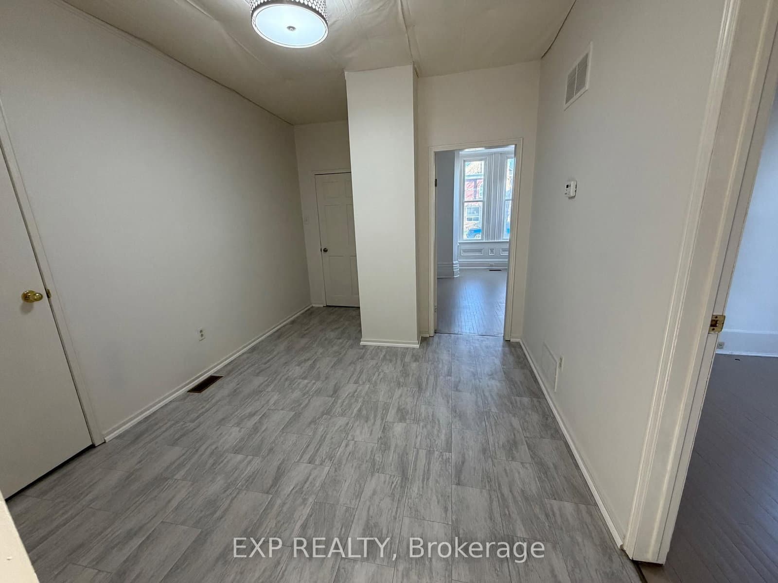 30 First Avenue, Unit Main thumbnail 5