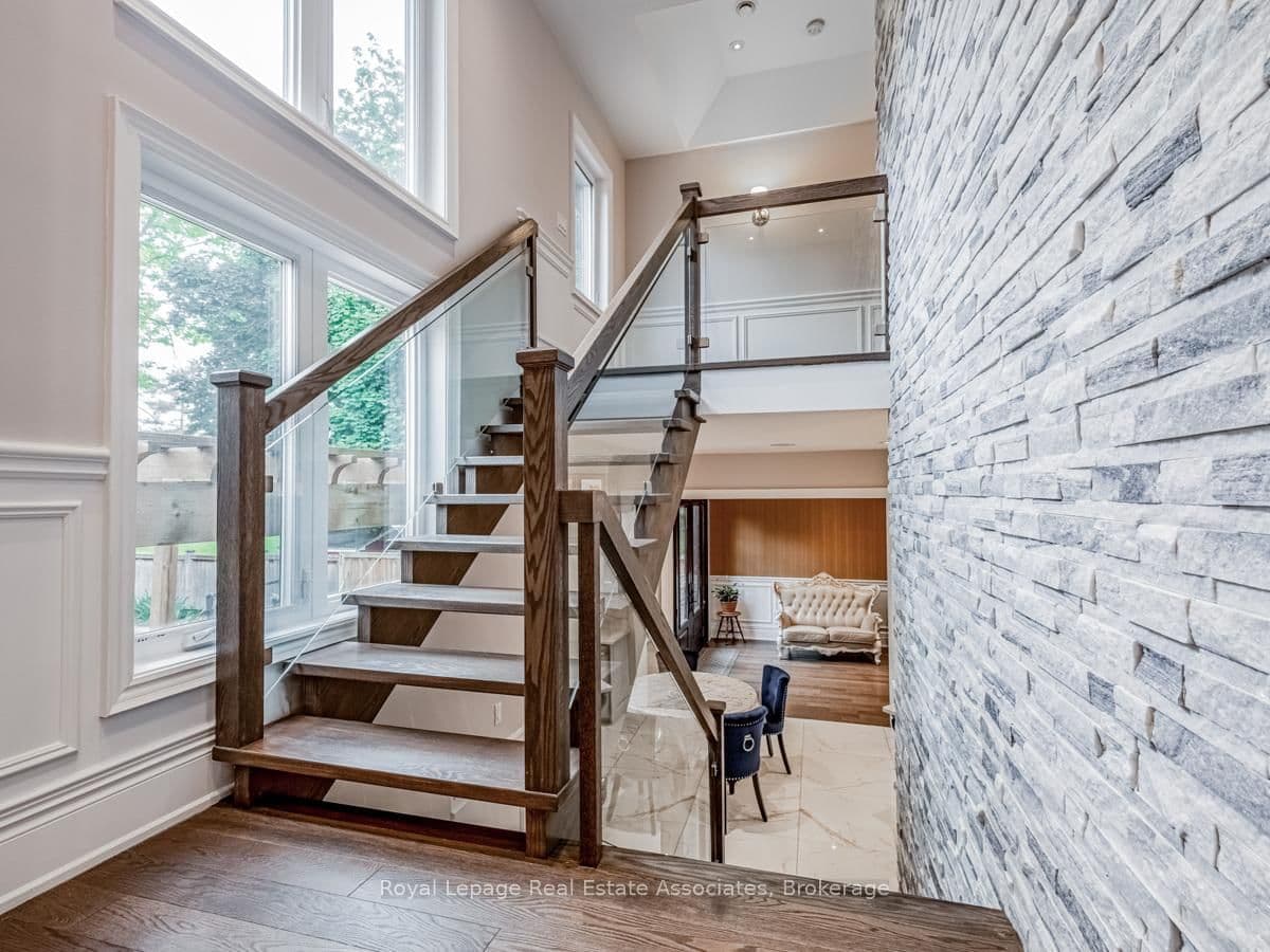96 Elmcrest Road thumbnail 16