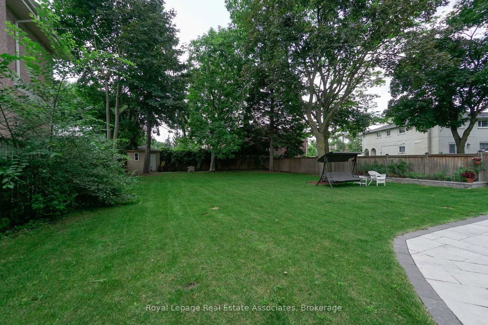 96 Elmcrest Road thumbnail 37