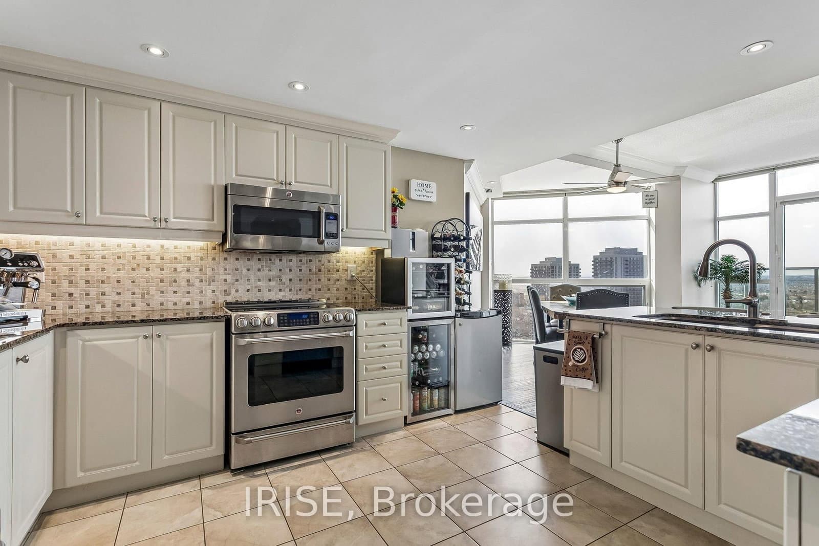 9 George Street, Unit PH01 thumbnail 2