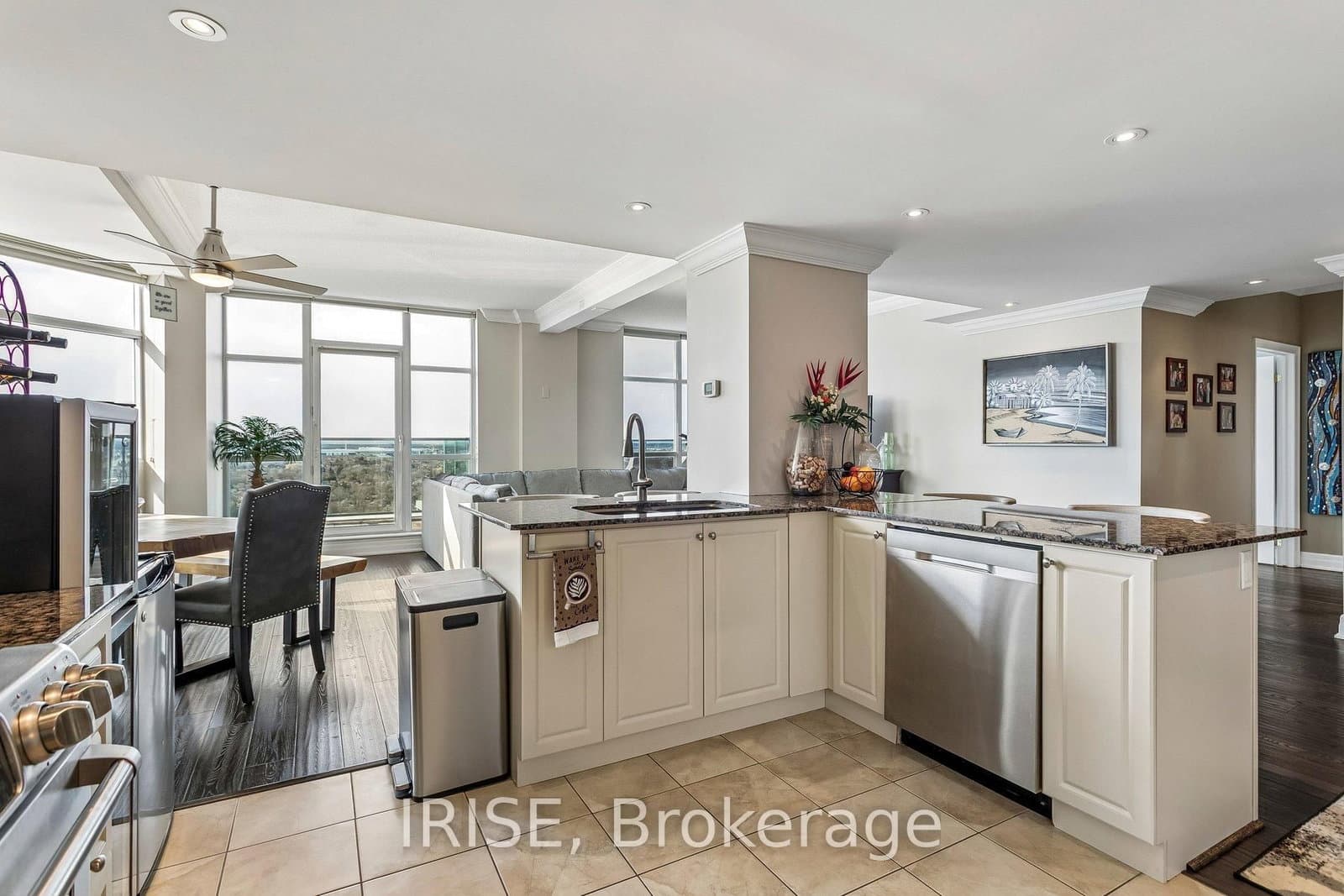 9 George Street, Unit PH01 thumbnail 3