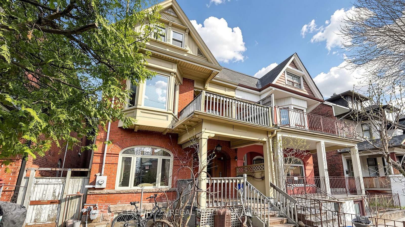 26 MACDONELL Avenue thumbnail 3