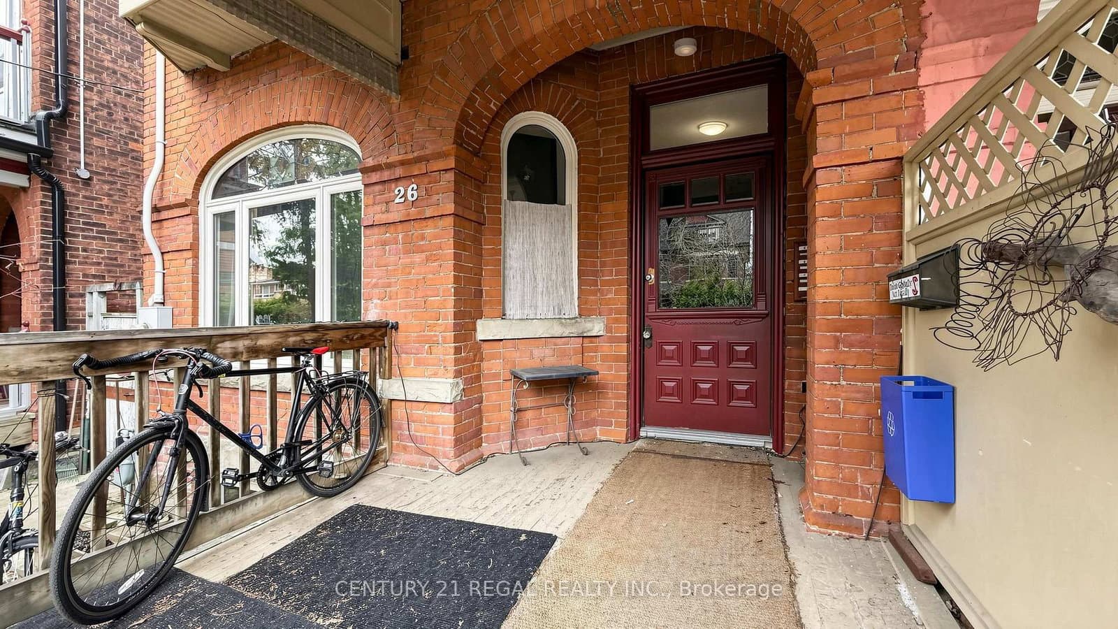 26 MACDONELL Avenue thumbnail 4